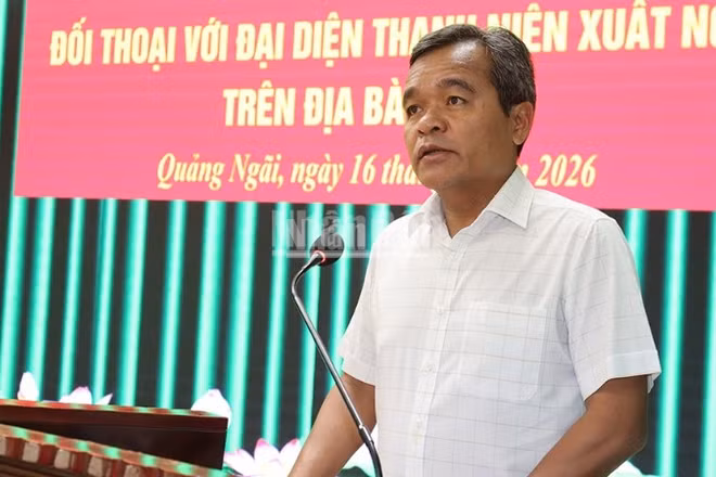 Đồng chí Hồ Văn Niên, Ủy viên Trung ương Đảng, Bí thư Tỉnh ủy Quảng Ngãi, phát biểu kết luận hội nghị đối thoại.