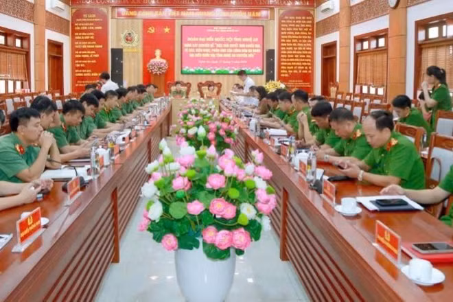 Quang cảnh buổi làm việc.