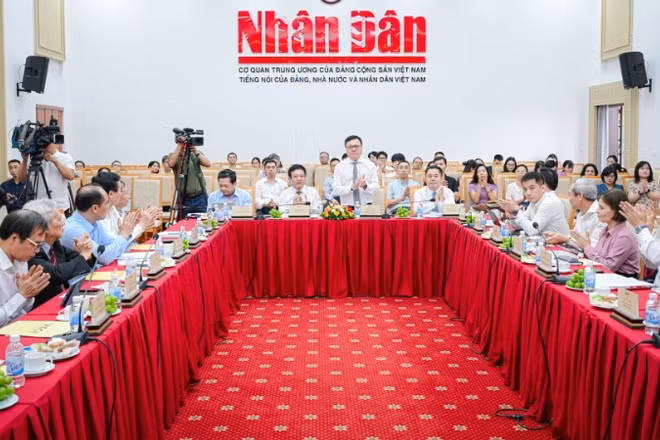 Quang cảnh Hội thảo “Tăng trưởng 2 con số - Động lực từ doanh nghiệp”. (Ảnh: BẢO LONG)