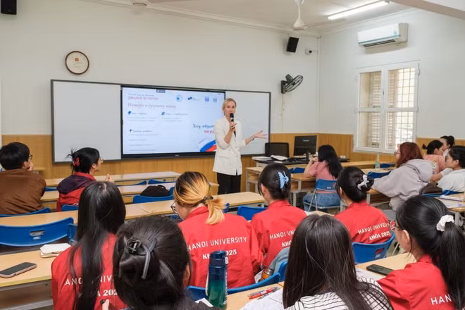 Các hoạt động trực tiếp trong khuôn khổ dự án diễn ra từ ngày 6-16/10 tại các trường phổ thông và đại học hàng đầu của Việt Nam. (Ảnh: XUÂN HƯNG)