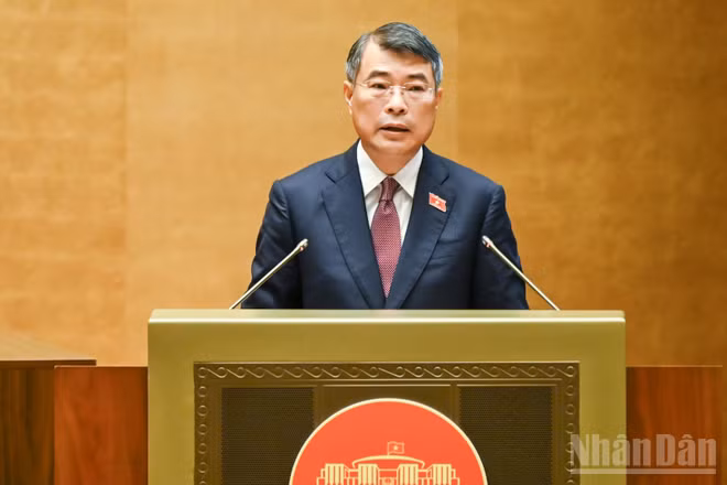 Thủ tướng Chính phủ Lê Minh Hưng trình bày Báo cáo về tình hình thực hiện Kế hoạch phát triển kinh tế-xã hội, ngân sách nhà nước năm 2026 và dự kiến kế hoạch phát triển kinh tế-xã hội năm 2027. (Ảnh: DUY LINH)