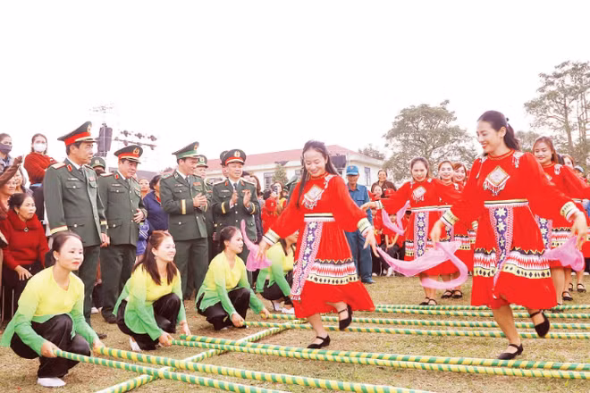 Niềm vui ngày hội. (Ảnh: NGỌC LÂM)