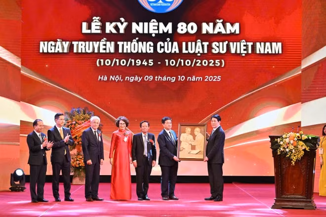 Chủ tịch nước Lương Cường dự Lễ Kỷ niệm 80 năm Ngày truyền thống của Luật sư Việt Nam. (Ảnh: THỦY NGUYÊN)
