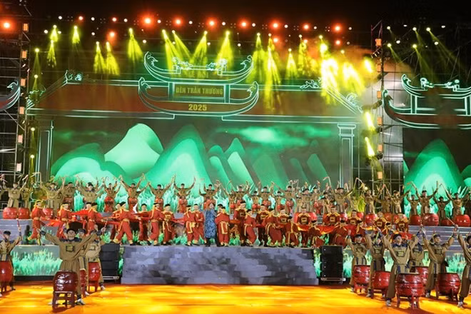 Chương trình nghệ thuật đặc sắc, quy mô lớn tại lễ khai mạc Lễ hội Trần Thương mang chủ đề “Âm vang Trần Thương-Ngàn năm sử tích”.