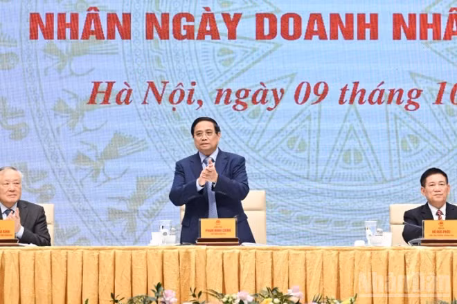 Thủ tướng Chính phủ Phạm Minh Chính chủ trì Hội nghị gặp mặt đại diện doanh nghiệp nhân Ngày Doanh nhân Việt Nam. (Ảnh: TRẦN HẢI)