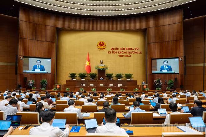 Quốc hội họp phiên toàn thể tại hội trường. (Ảnh: THỦY NGUYÊN)