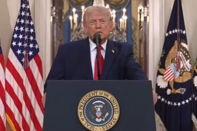 Tổng thống Mỹ Donald Trump phát biểu trên truyền hình về cuộc xung đột với Iran, ngày 1/4/2026. (Ảnh chụp màn hình: Tân Hoa xã)