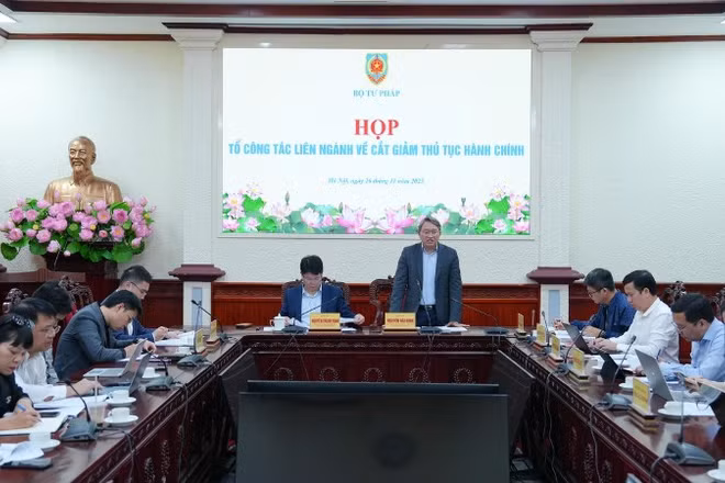 Bộ trưởng Tư pháp Nguyễn Hải Ninh phát biểu tại cuộc họp. (Ảnh: TL)