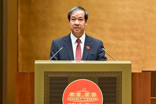 Bộ trưởng Giáo dục và Đào tạo Nguyễn Kim Sơn trình bày Tờ trình về chủ trương đầu tư Chương trình mục tiêu quốc gia hiện đại hóa, nâng cao chất lượng giáo dục và đào tạo giai đoạn 2026-2035. (Ảnh: DUY LINH)