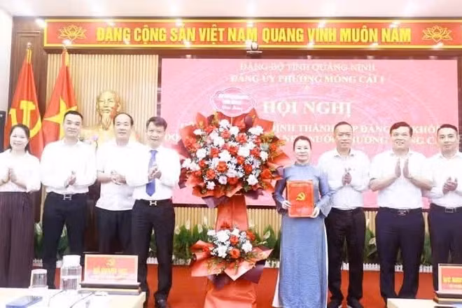 Đảng bộ Khối doanh nghiệp ngoài nhà nước phường Móng Cái 1 ra mắt. (Ảnh: QUANG THỌ)