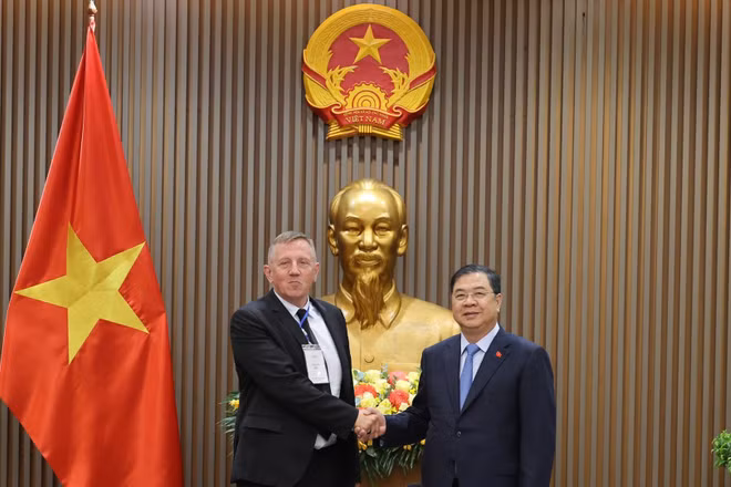 Phó Thủ tướng Thường trực Phạm Gia Túc và ông Ben Backwell, Giám đốc điều hành GWEC. (Ảnh: VGP/Phương Nguyên)
