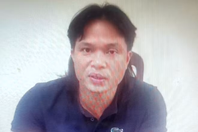 Đối tượng Nguyễn Quang Tuyên làm việc bước đầu tại cơ quan điều tra Công an tỉnh Cà Mau. (Ảnh: Công an Cà Mau cung cấp)