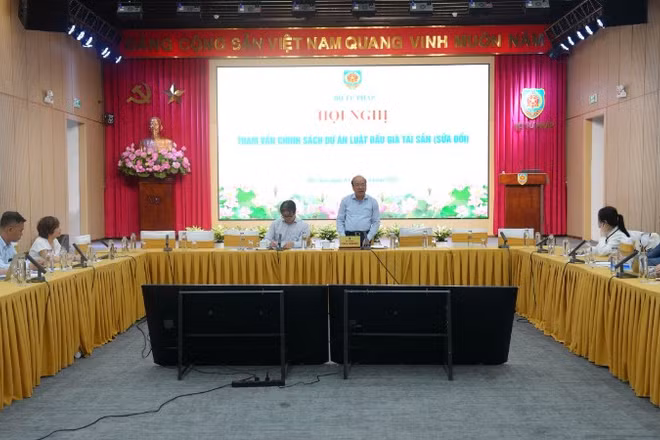 Thứ trưởng Tư pháp Phan Chí Hiếu phát biểu tại hội nghị. (Ảnh: TL)