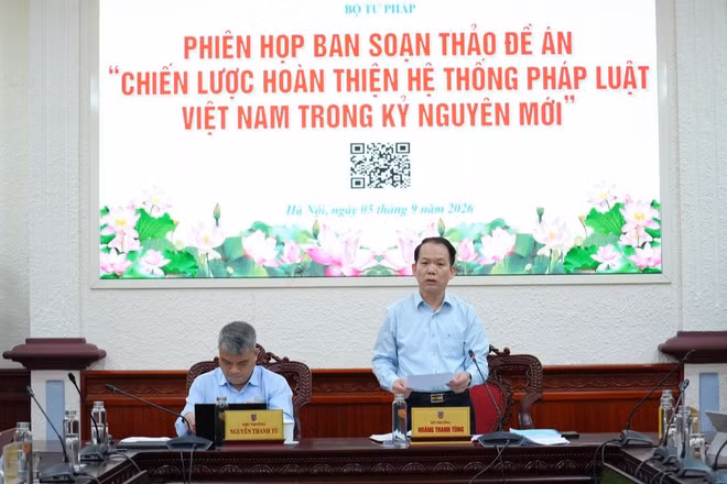 Bộ trưởng Tư pháp Hoàng Thanh Tùng phát biểu tại Phiên họp Ban soạn thảo Đề án “Chiến lược hoàn thiện hệ thống pháp luật Việt Nam trong kỷ nguyên mới”. (Ảnh: TL)