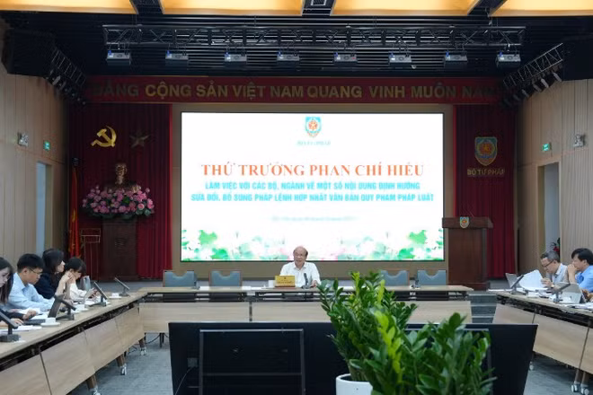 Quang cảnh cuộc làm việc do Thứ trưởng Tư pháp Phan Chí Hiếu chủ trì. (Ảnh: TL)