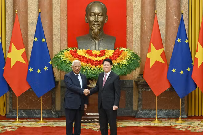 Chủ tịch nước Lương Cường hội đàm với Chủ tịch Hội đồng châu Âu Antonio Costa. (Ảnh: THỦY NGUYÊN)