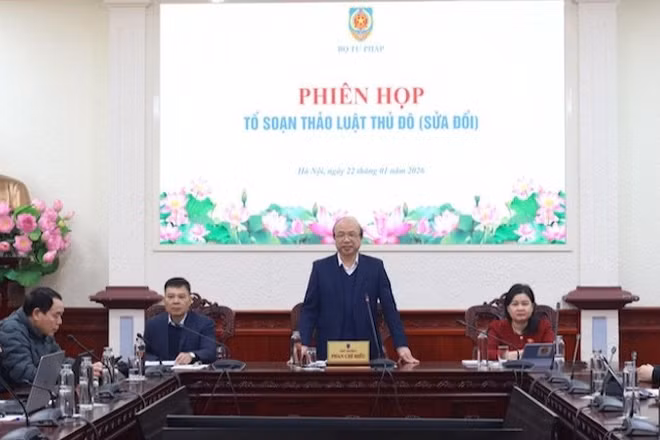 Thứ trưởng Tư pháp Phan Chí Hiếu phát biểu tại phiên họp Tổ soạn thảo Luật Thủ đô (sửa đổi). (Ảnh: TL)