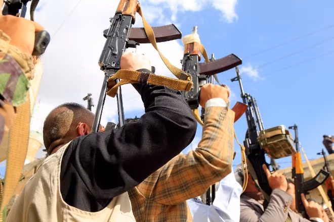 Các tay súng Houthi. (Ảnh: THX/TTXVN)