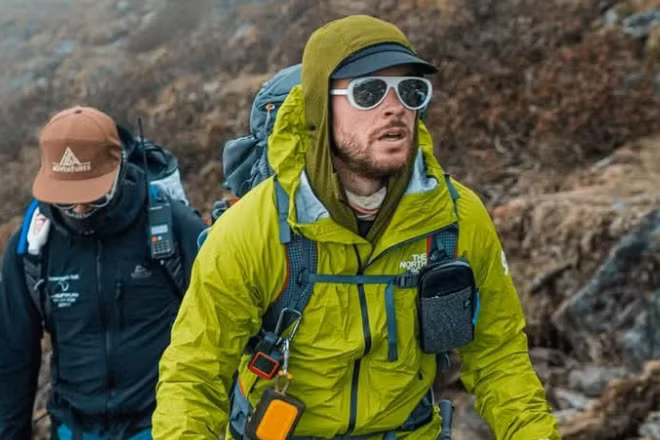 Nhà leo núi Oliver Foran chinh phục đỉnh Everest. (Nguồn: AFP)