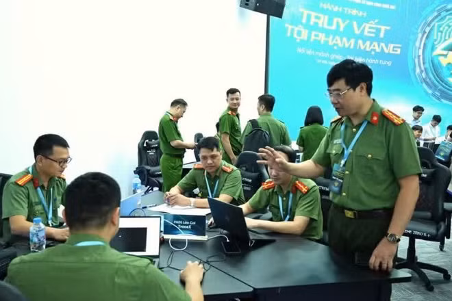 Các đội tham Cuộc thi “Hành trình truy vết tội phạm mạng” do Cục An ninh mạng và Phòng, chống tội phạm sử dụng công nghệ cao, Bộ Công an tổ chức. (Ảnh: Cổng thông tin điện tử Bộ Công an)