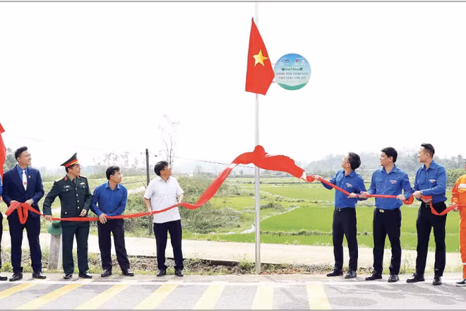 Lễ khánh thành tuyến đường “Thắp sáng đường quê” tại tỉnh Hà Tĩnh trong khuôn khổ Tháng Thanh niên năm 2026. (Ảnh: LINH PHAN)