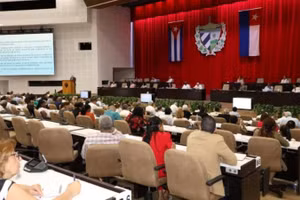 Các đại biểu Quốc hội Cuba thảo luận về gói cải cách kinh tế.