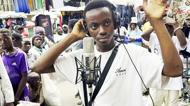 Diblaq biểu diễn trên đường phố ở Cameroon. Ảnh: JAIL TIME RECORDS