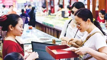 Khi dỡ bỏ cơ chế độc quyền, thị trường vàng sẽ trở nên minh bạch hơn. Ảnh: MINH CHÂU