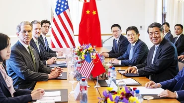 Một cuộc đàm phán thương mại gần đây giữa hai phái đoàn Mỹ (trái) và Trung Quốc. Ảnh: CNN