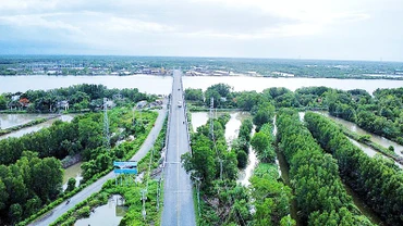 Một đoạn tuyến đường Hồ Chí Minh về Mũi Cà Mau, nơi tương lai có thêm tuyến đường cao tốc.
