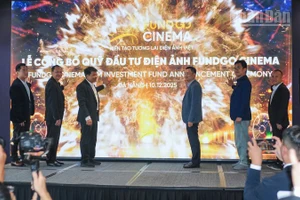 Các đại biểu thực hiện nghi thức công bố Quỹ đầu tư điện ảnh FUNDGO Cinema.