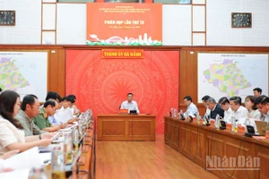 Quang cảnh phiên họp lần thứ tư Ban Chỉ đạo bầu cử thành phố.