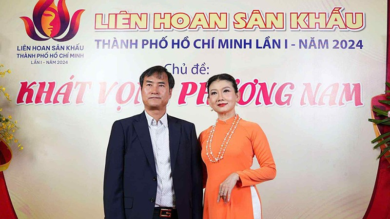 Nghệ sĩ Nhân dân Mỹ Uyên và đạo diễn Hàn Quốc Lee Jung Nam. (Ảnh nhân vật cung cấp)