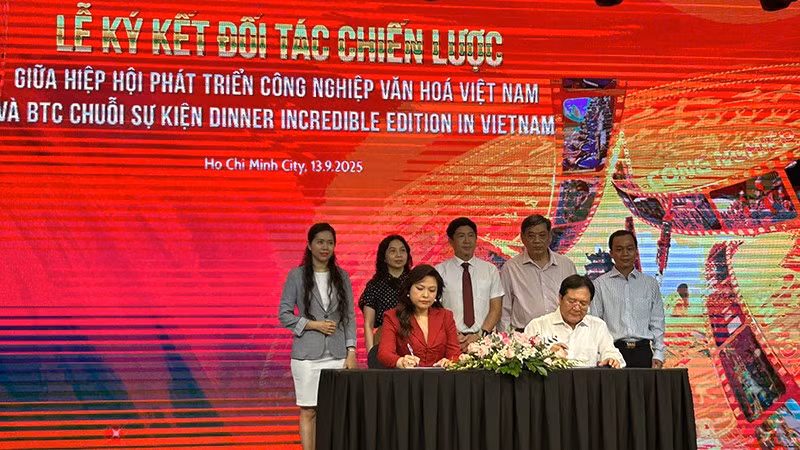 Lễ ký kết hợp tác chiến lược giữa VCIDA với các đối tác tiêu biểu trong và ngoài nước. (Ảnh: HỒ TRINH)