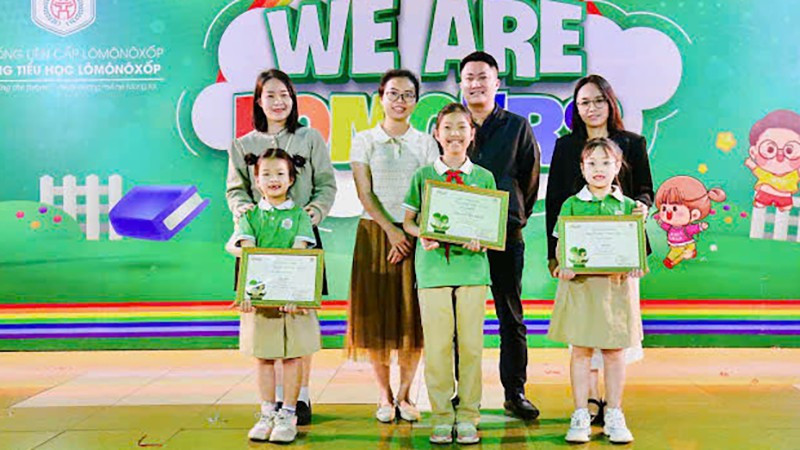 Lễ trao giải tại Trường tiểu học Lômônôxốp, Hà Nội. (Ảnh: Ban tổ chức).