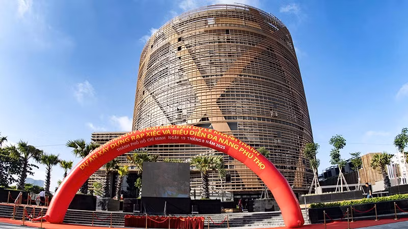 Rạp Xiếc và Biểu diễn đa năng Phú Thọ nằm trong quần thể thể thao, văn hóa Phú Thọ, phường Phú Thọ, Thành phố Hồ Chí Minh. (Ảnh: QUỐC THANH)