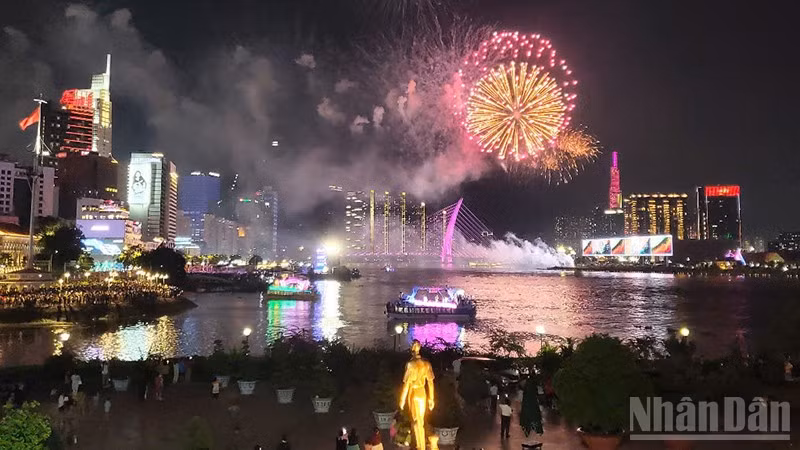 Thành phố Hồ Chí Minh dự kiến bắn pháo hoa tại 7 điểm trong dịp 30/4 và 1/5 năm nay. (Ảnh: Thế Anh)