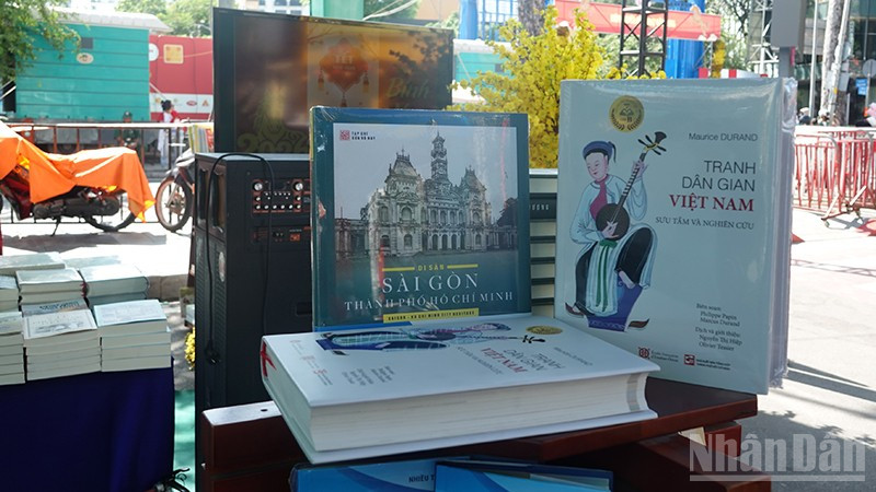 Nhiều sách mới có mặt tại Lễ hội Đường sách Tết Bính Ngọ 2026. (Ảnh: Linh Bảo)