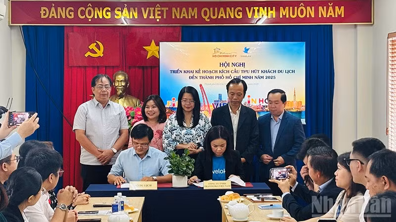 Sở Du lịch Thành phố Hồ Chí Minh ký kết với Traveloka (ảnh Linh Bảo).