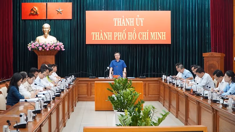 Đồng chí Nguyễn Thanh Nghị, Phó Bí thư Thường trực Thành ủy Thành phố Hồ Chí Minh, Tổ trưởng Tổ công tác số 1 Ban chỉ đạo đại hội Thành ủy Thành phố Hồ Chí Minh phát biểu chỉ đạo tại buổi làm việc của đoàn với phường Lái Thiêu và Tân Phước (Ảnh: Cộng tác viên).