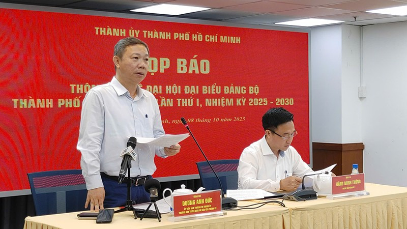 Đồng chí Dương Anh Đức, Trưởng Ban Tuyên giáo và Dân vận Thành ủy Thành phố Hồ Chí Minh thông tin một số nội dung cơ bản về Đại hội đại biểu Đảng bộ Thành phố Hồ Chí Minh lần thứ I, nhiệm kỳ 2025-2030 tại buổi họp báo. (Ảnh: HỮU LONG)
