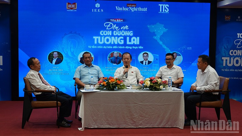 Các đại biểu tham gia buổi tọa đàm. (Ảnh: Linh Bảo)