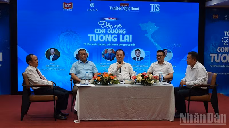 Các đại biểu tham gia buổi tọa đàm. (Ảnh: Linh Bảo)