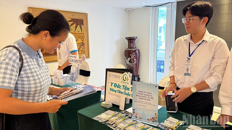 Nhiều sản phẩm du lịch y tế được giới thiệu trong khuôn khổ hội nghị sáng nay. (Ảnh: LINH BẢO)