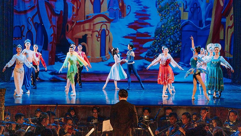 Một cảnh trong vở ballet "Kẹp hạt dẻ"(Ảnh: HBSO).