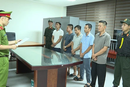 Cơ quan Công an công bố các quyết định khởi tố các bị can.