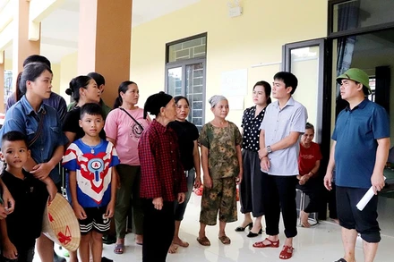 Lãnh đạo Mặt trận Tổ quốc tỉnh Thanh Hóa nắm bắt đời sống nhân dân xã Yên Nhân sau bão số 5.