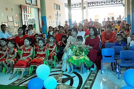 Học sinh Trường mầm non xã Yên Nhân, tỉnh Thanh Hóa trong ngày khai giảng năm học mới.