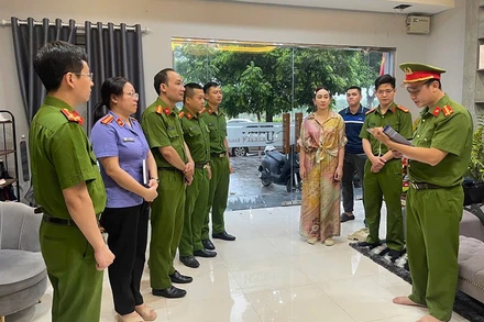 Cơ quan chức năng tỉnh Thanh Hóa thi hành quyết định khởi tố bị can.