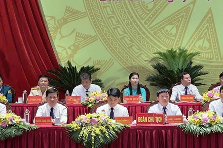 Đoàn Chủ tịch điều hành đại hội.